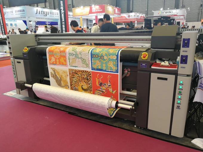A máquina de impressão da sublimação de Digitas do grande formato estala acima impressoras da tela da bandeira 5