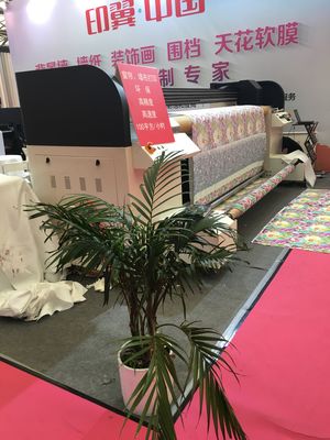 Tomada automática de alta resolução da máquina de impressão da bandeira do grande tamanho - acima e alimentação