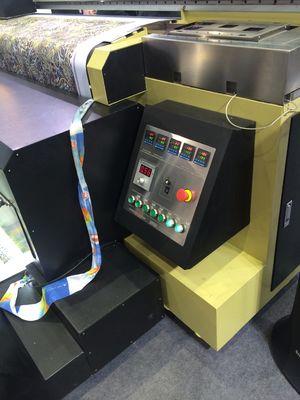 Máquina de impressão da sublimação com 4 cabeças de Epson DX7 para a vária fatura da bandeira