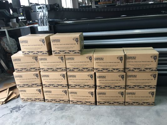 As tintas de impressão de Digitas da sublimação do vestuário lavam resistente para o cargo exterior interno