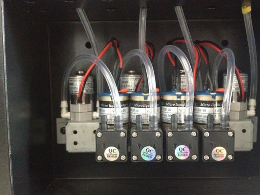 Digitas internas e impressora exterior de matéria têxtil de Mimaki para fazer a pena embandeirar diretamente